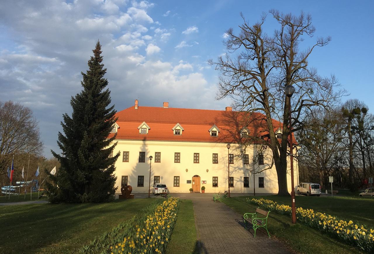 Zamek Havirov Hotell Exteriör bild
